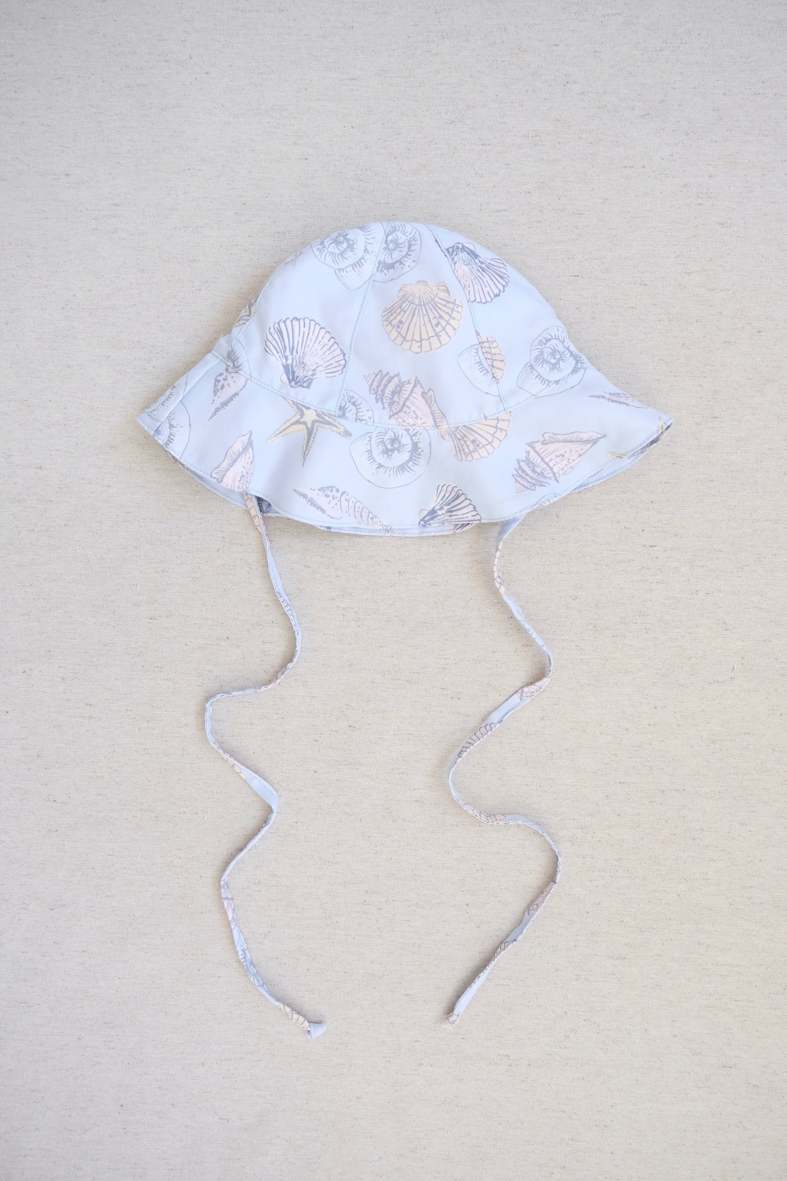 Gorro Traje Niña Conchas
