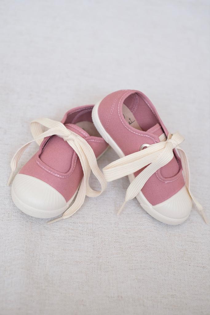 Tenis Agujeta Rosa