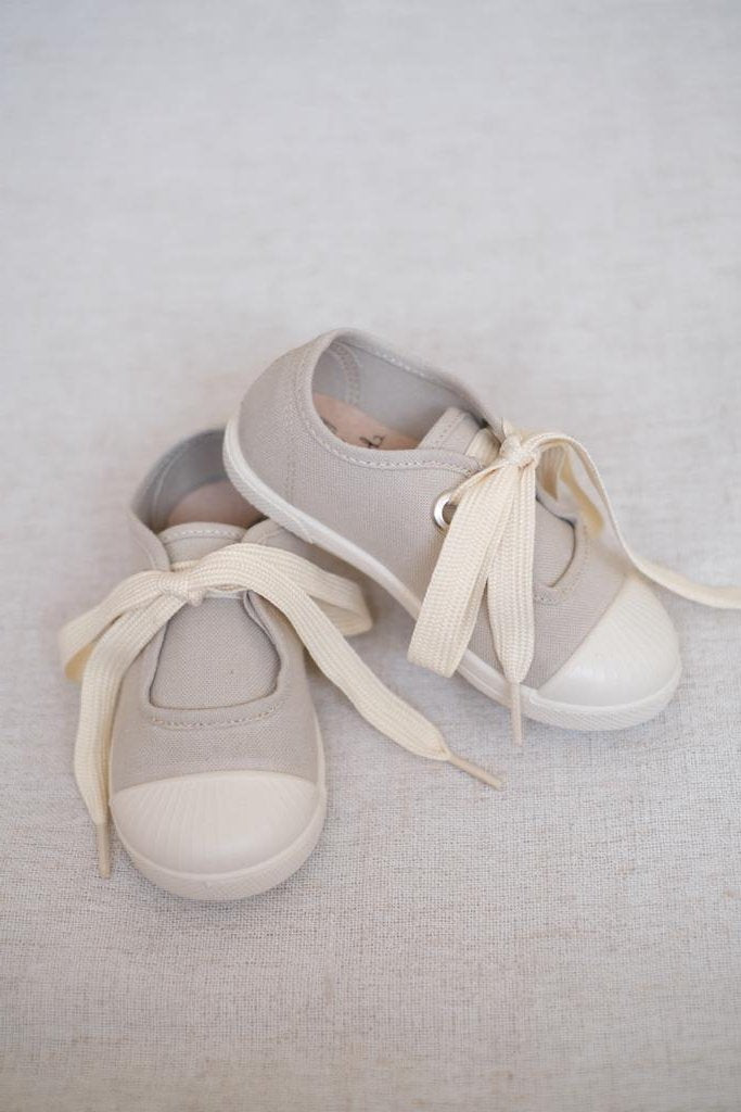 Tenis Agujeta Beige