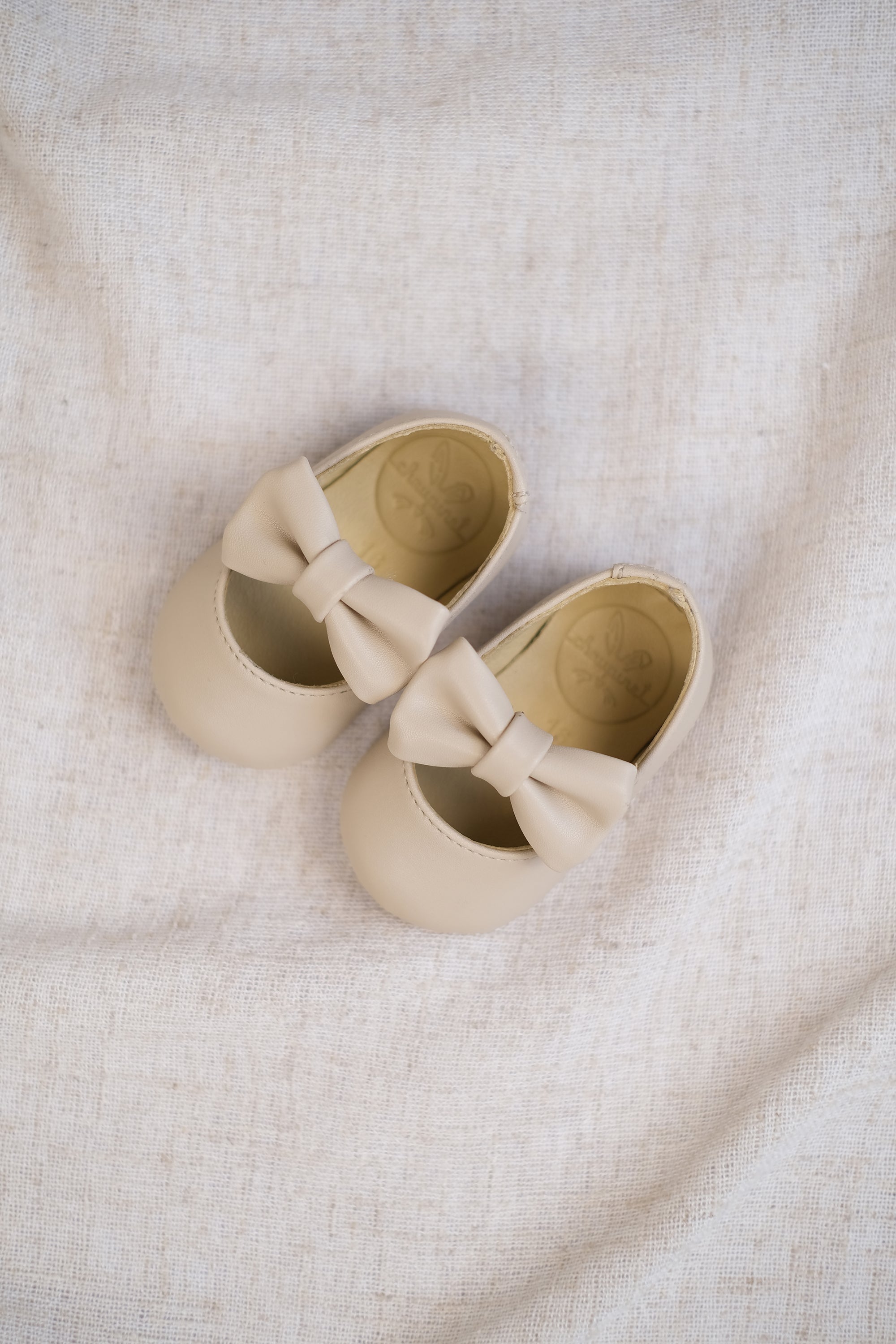 Zapatos Piel Moño Beige