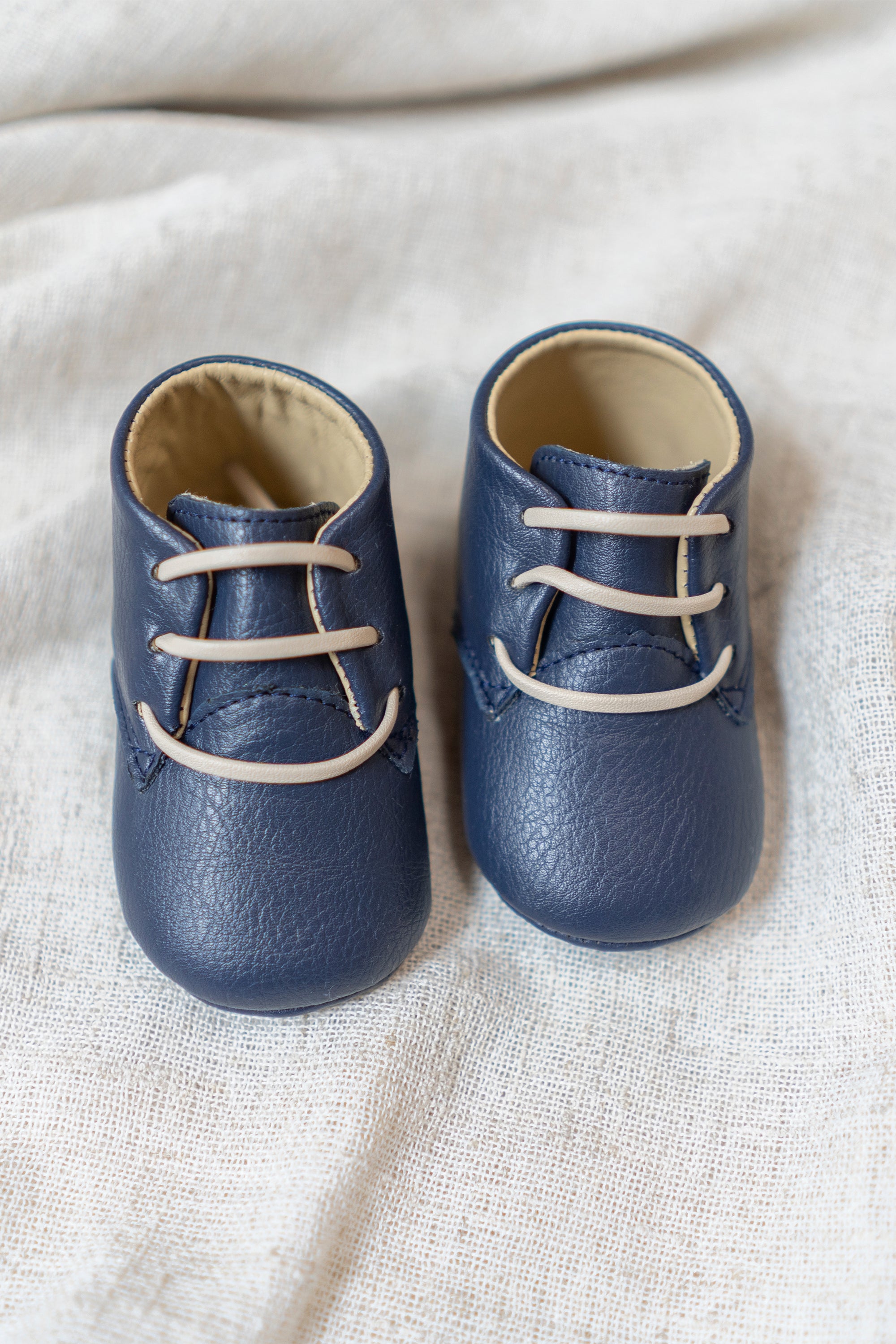 Bota Agujeta Piel Azul Marino